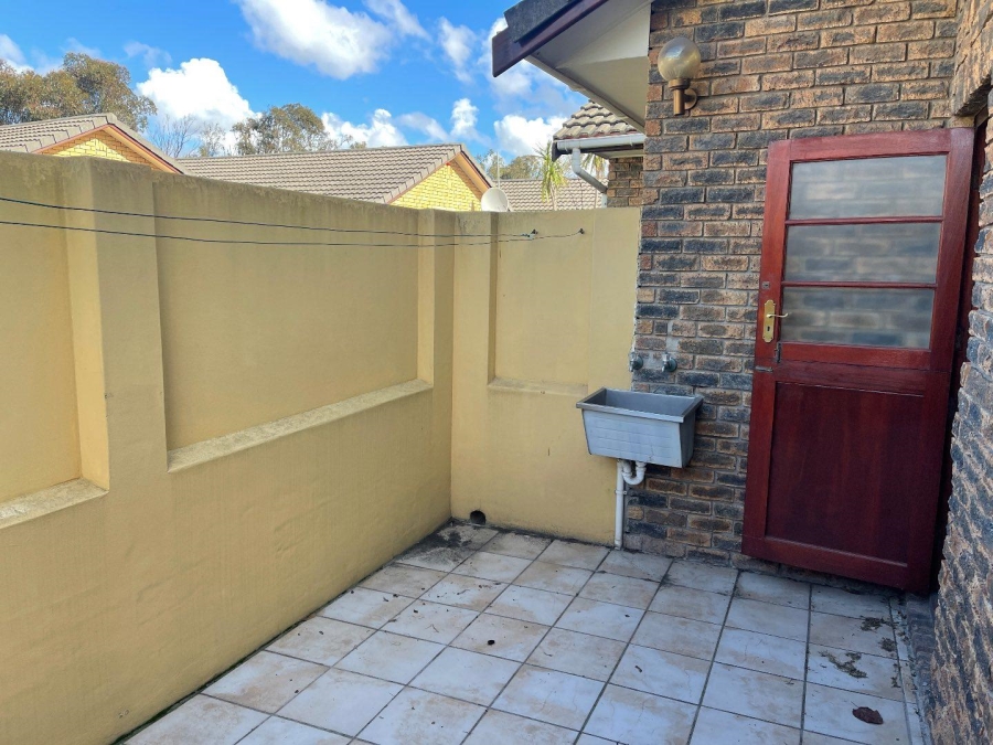 To Let 2 Bedroom Property for Rent in Kenridge Western Cape